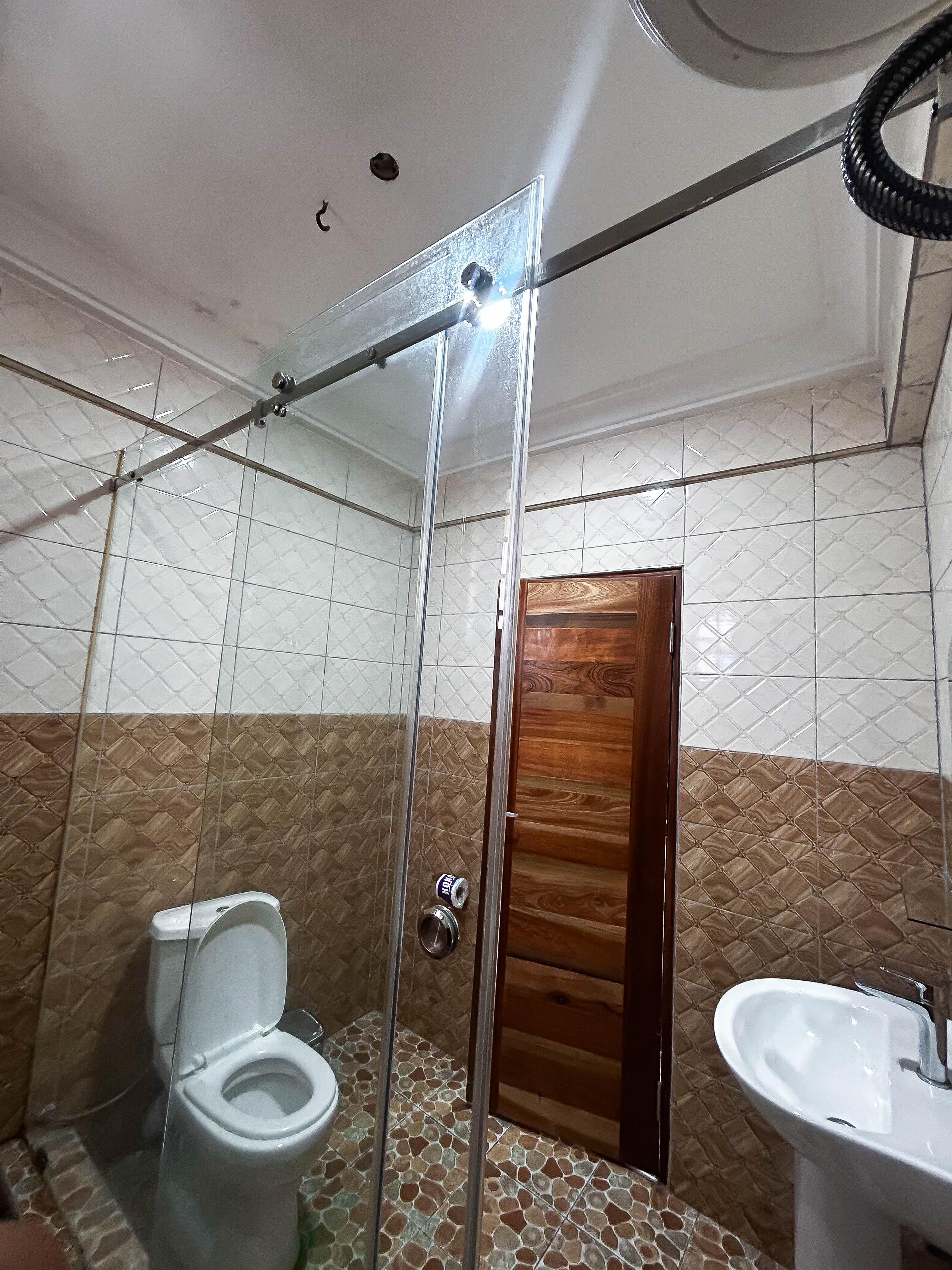 Erock Apartment Bathroom